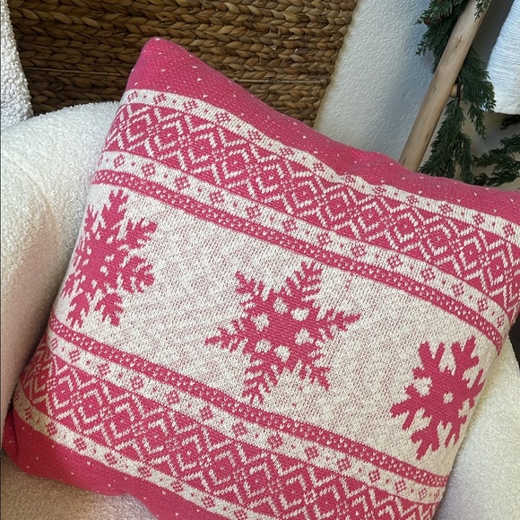 NWT pink snowflake pillow - Picture 6 of 8